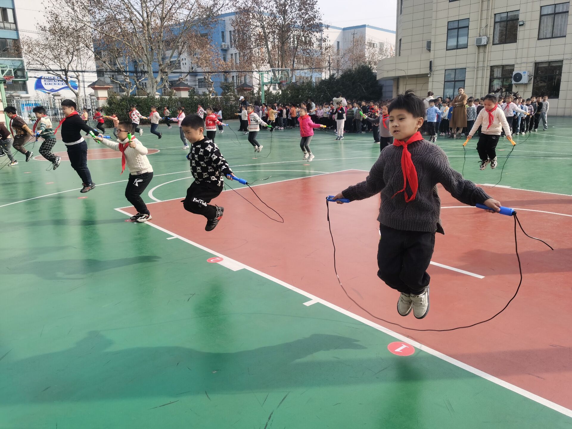 教育科学学院积极参加学校跳绳比赛